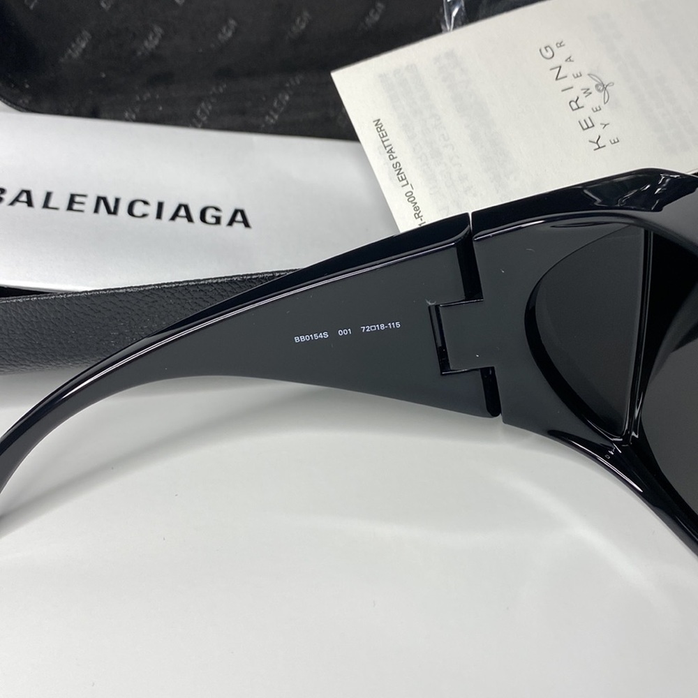 This butterfly Balenciaga sunglass BB0154s black frame with grey lenses. - Picture 13 of 14